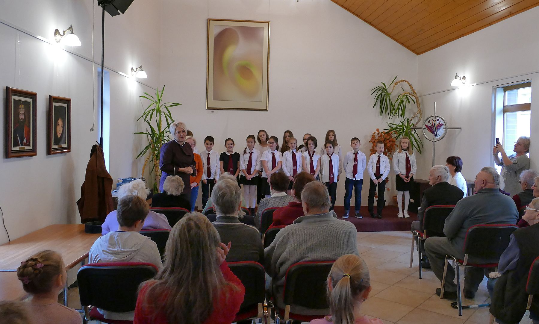 Ünnepi műsorral, agapéval és kézműves műhellyel kezdődtek a Krisztus Király Napok